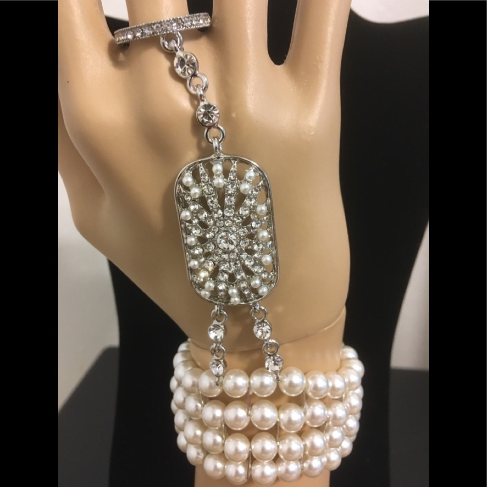 Slave bracelet in pearls and crystals. Silver tone